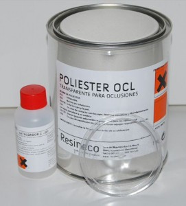 Fotografía de envase de 1 litro de resina de poliester con catalizador